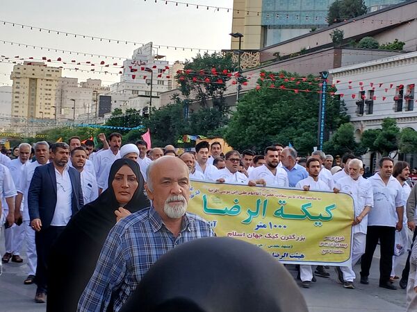 مردم شهر مشهد در روز ولادت امام رضا به خوبی از مردم پذیرایی کردند