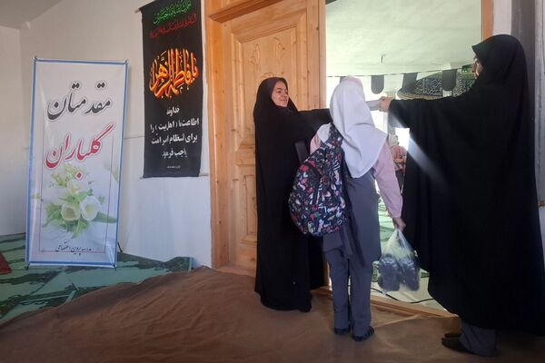 نوگلان فاطمی دبستان پروین فیروزکوه در آغوش مهربانی