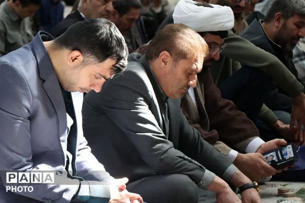 تجلیل از خادمین عرصه تربیت در نمازجمعه باقرشهر و کهریزک 