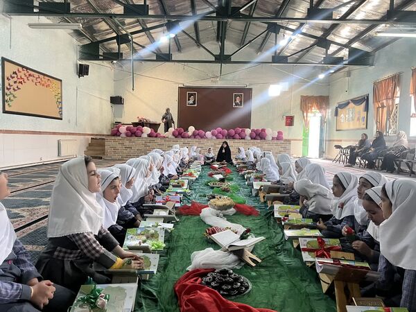 گشایش سفره نور در دبستان احمد کاظمی ۲؛ جشن قرآن کلاس دومی‌ها 