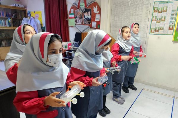 رقابت هیجان انگیز ماشین های بادکنکی در دبستان سارا شهرستان ملارد