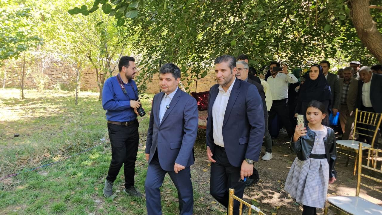 برگزاری اولین جشنواره سیب و گردو در روستای قزلق با حضور فرماندار مشهد