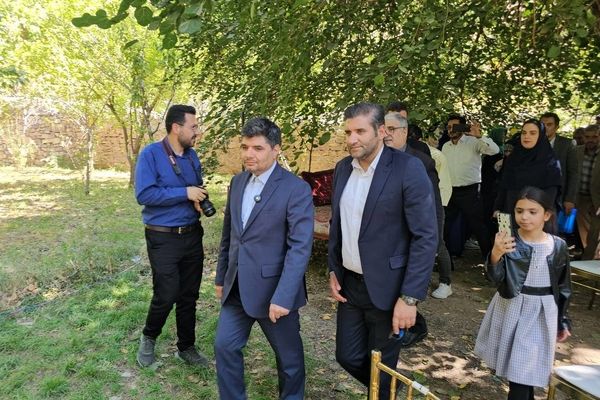برگزاری اولین جشنواره سیب و گردو در روستای قزلق با حضور فرماندار مشهد