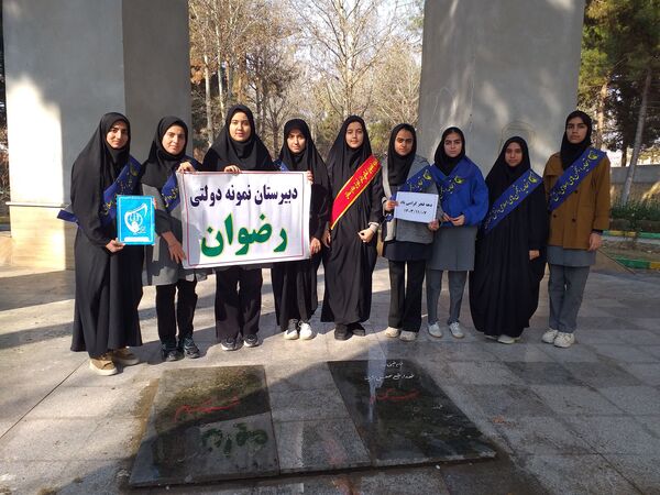 حضور اعضای هیات مرکزی انجمن اسلامی مدارس سملقان در مزار شهدای گمنام
