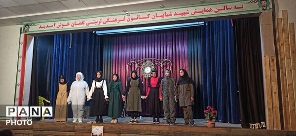 مسابقات تئاتر صحنه ای دختران در شهرستان کاشمر