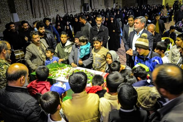 مراسم اکران فیلم سینمایی مجنون در دبیرستان کوثر شهر رباط‌سنگ