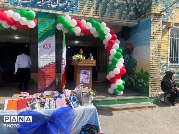 جشن عاطفه‌ها در دبستان پسرانه حکمت؛ جلوه‌ای از مهر، همدلی و ایثار