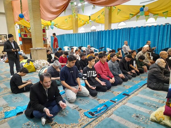 دیدار رئیس آموزش و پرورش منطقه پردیس با دانش‌آموزان معتکف در مسجد الزهرا