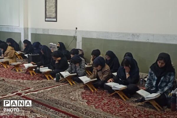 محفل انس با قرآن کریم در مدارس نامجو و آرمینه مصلی نژاد ناحیه دو شهرری 