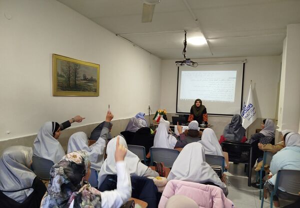 کارگاه آموزش مقدماتی خبرنگاران پانا دختر و پسر ناحیه  ۴ کرج