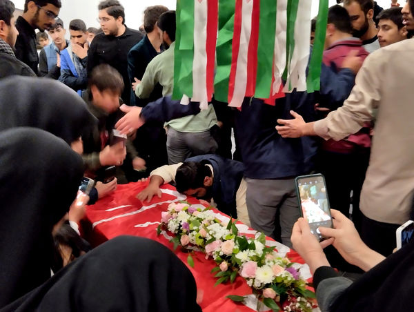 وداع با پیکر شهید «محسن صداقت» در معراج الشهدای قم