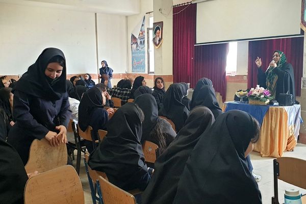 آیین سپاس معلم به مناسبت هفته گرامیداشت مقام معلم توسط دانش آموزان منطقه پردیس