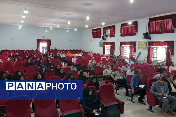 توانمندسازی مدیران مدارس زرقان در آغاز سال تحصیلی 