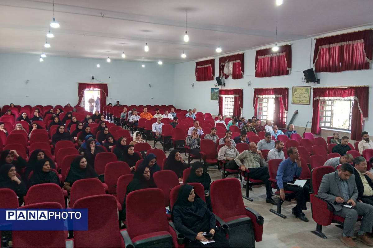 توانمندسازی مدیران مدارس زرقان در آغاز سال تحصیلی 