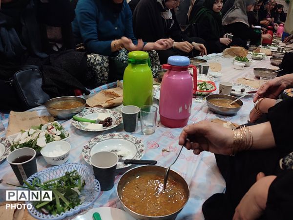 قرائت قرآن، نماز جماعت و افطار در مسجد خاتم پیامبران 