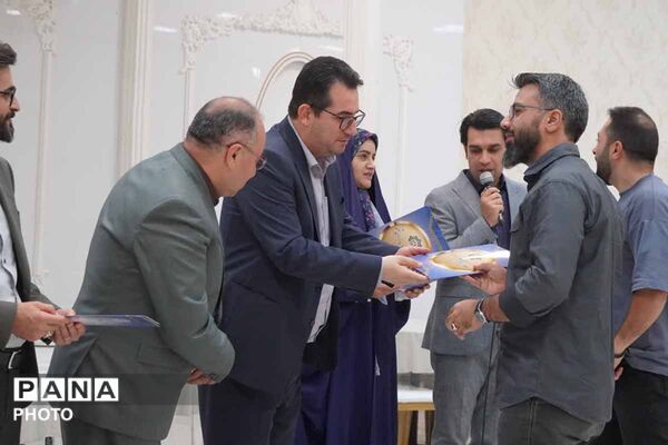 تجلیل از خبرنگاران و فعالان رسانه‌ای بجنورد به مناسبت روز خبرنگار