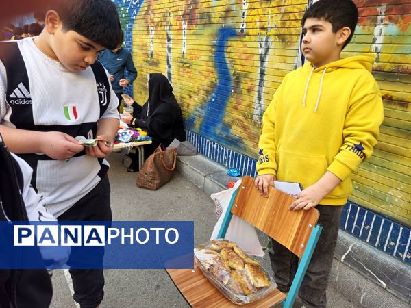  بازارچه دانش آموزی به مناسبت سالگرد پیروزی انقلاب اسلامی در دبستان پسرانه پاسدارن ناحیه ۳