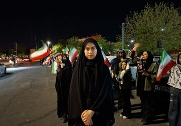 مردم یزد پای کار ایران
