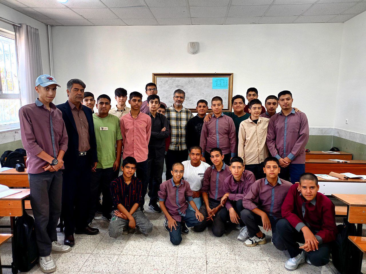 عکس یادگاری دانش آموزان کلاس 901 دبیرستان میثاق 