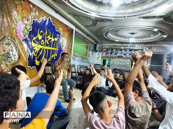 طنین جشن میلاد در مسجد فدائیان شاهزاده قاسم نیشابور