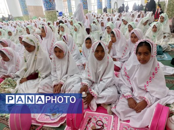 برگزاری جشن تکلیف دو هزار دانش‌آموز دختر سوم ابتدایی در میناب