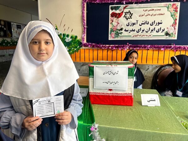 بیست و هفتمین‌ انتخابات شورای دانش‌آموزی دبستان دخترانه المهدی ناحیه 2 کرج