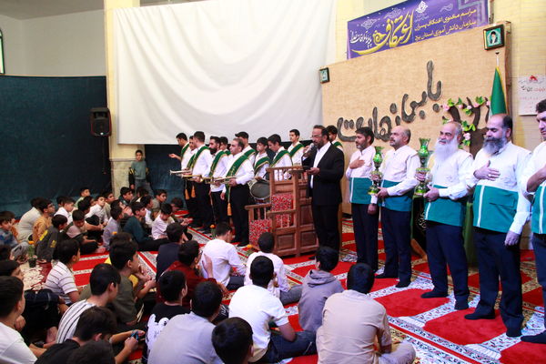 حضور خادمان رضوی در اعتکاف دانش‌آموزی فهرج