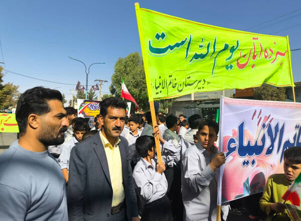 حضور پرشور دانش‌آموزان مدارس خاتم در راهپیمایی ۱۳ آبان 