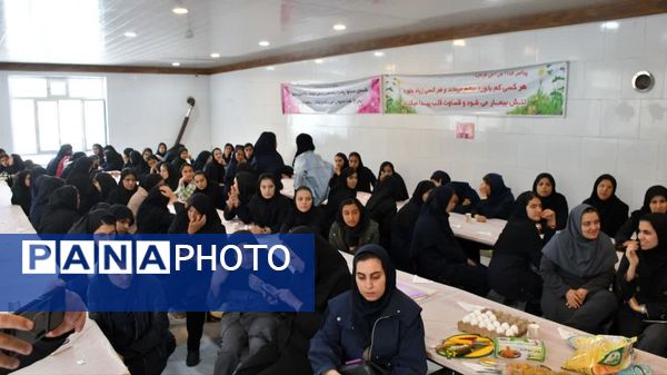 کارگاه طبخ آبزیان در دبیرستان میر فتح‌اله سید زنوزی شهر زنوز 