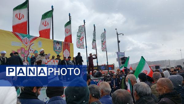 حماسه آفرینی مردم و مسئولان شهرستان پردیس در راهپیمایی ۲۲ بهمن 