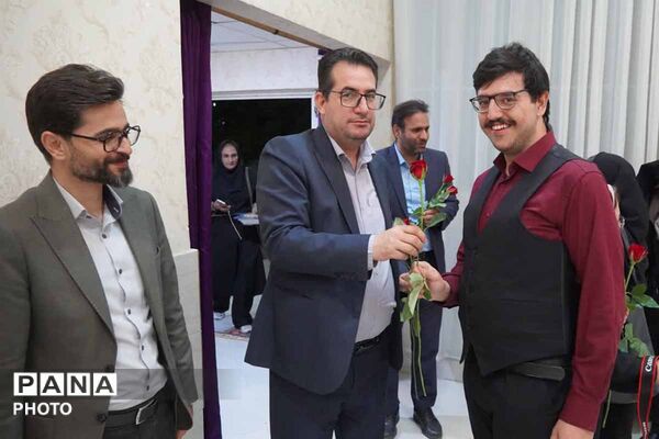 تجلیل از خبرنگاران و فعالان رسانه‌ای بجنورد به مناسبت روز خبرنگار