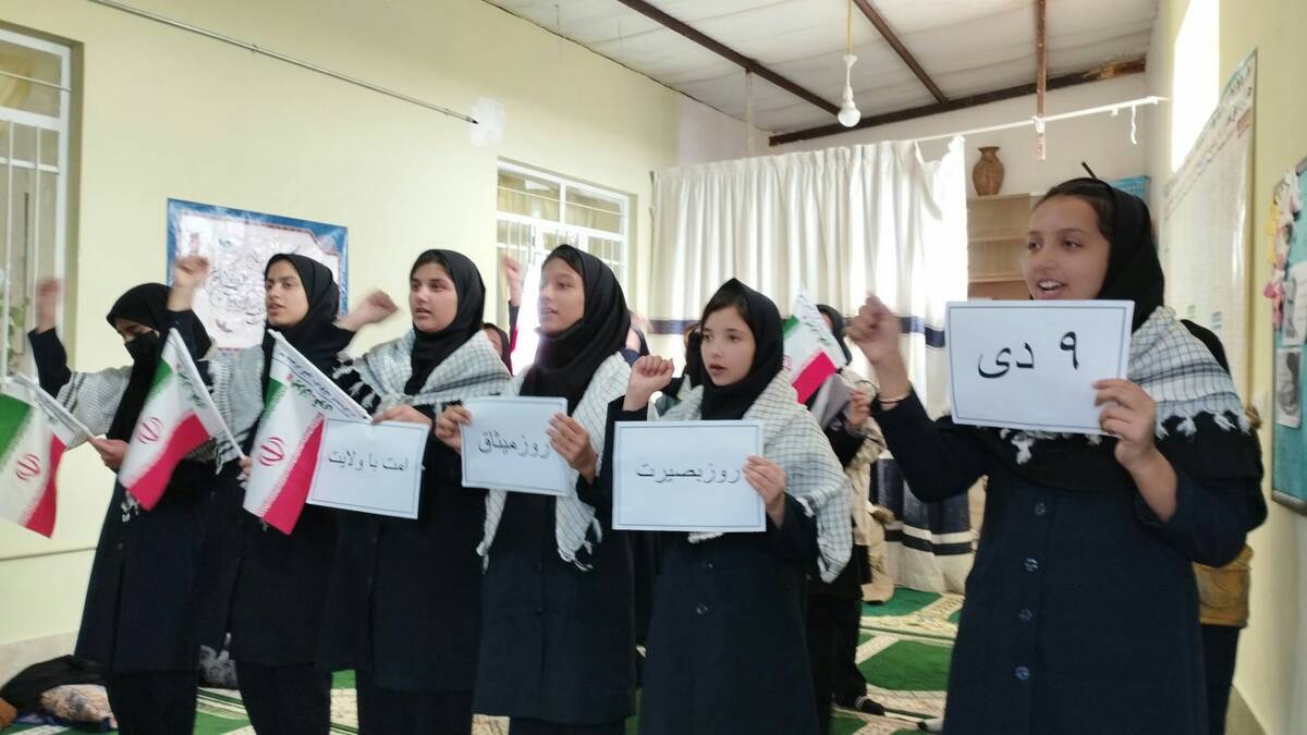 مراسم روز بصیرت و میثاق امت با ولایت در دبیرستان مرحوم میری روستای بزنجرد خلیل آباد