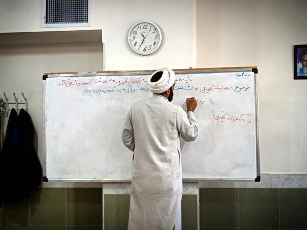 اولین جلسه هدایت تحصیلی دانش آموزان پایه نهمی دبیرستان میثاق