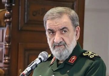 سرلشکر رضایی: بدرقه باشکوه رهبر شهید ناامیدی را به آمریکا تحمیل می‌کند