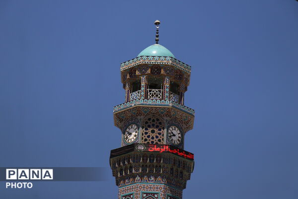 حرم مطهر امام رضا(ع)، میزبان زائران و عزاداران رهبر شهید