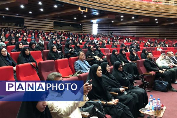 کارگاه آموزشی پیشگیری از آسیب‌های فضای مجازی در ایوان ری شهرری