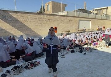 به پرواز درآمدن بالن آرزوها به مناسبت روز جهانی کودک در دبستان شاهد عبدیزدان
