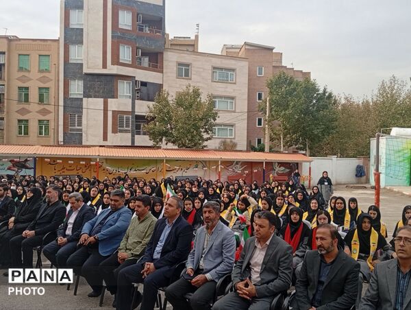 مراسم «جشن عاطفه‌ها» در دبیرستان عفاف ساوجبلاغ   