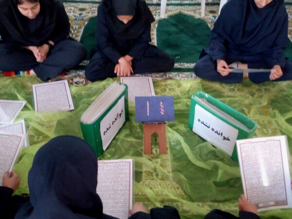 محفل انس با قرآن در دبیرستان فاطمیه 