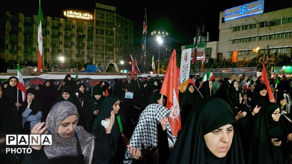 سفره حضرت رقیه(س) دل‌های عشاق را در میدان جمهوری گردهم آورد