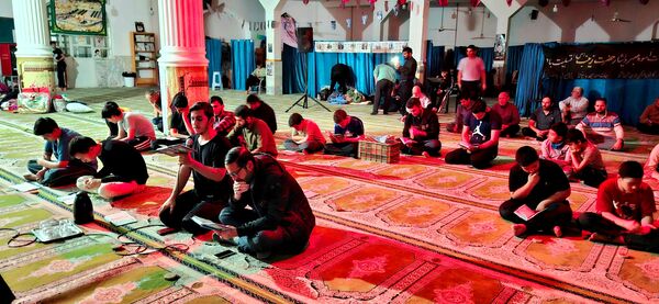 برگزاری مراسم اعتکاف پدر پسری در مسجد جامع آشخانه