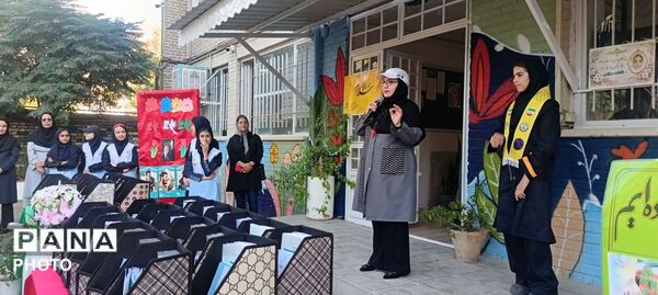 به صدا درآمدن زنگ مهر همزمان با آغاز هفته دفاع مقدس در دبیرستان کوثر فرهنگیان