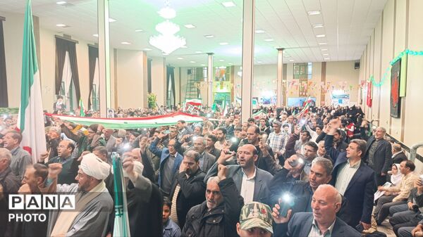 تجمع فرهنگیان و دانش‌آموزان ملکان در یادبود شهدای جنگ‌ تحمیلی سوم 