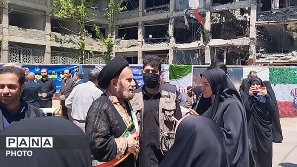 تجلیل از معلمان در خرم‌ آباد؛ حضور مدیرکل آموزش و پرورش لرستان و برپایی میز خدمت