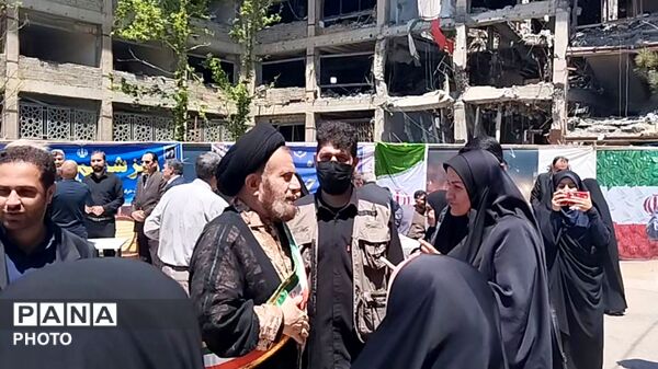 تجلیل از معلمان در خرم‌ آباد؛ حضور مدیرکل آموزش و پرورش لرستان و برپایی میز خدمت