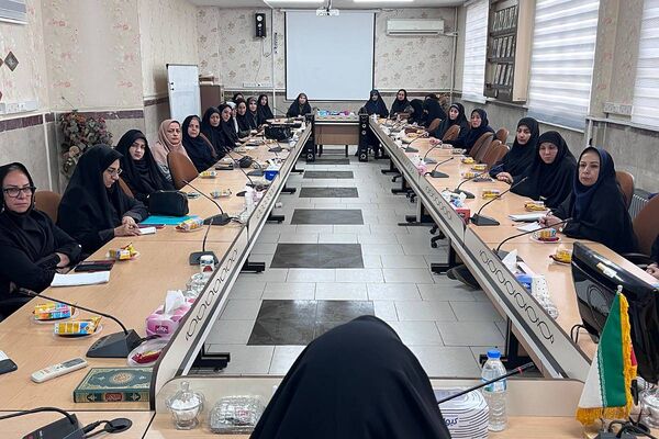 جلسه عفاف و حجاب با موضوع نقش زن در دفاع از حریم ولایت و زیست عفیفانه