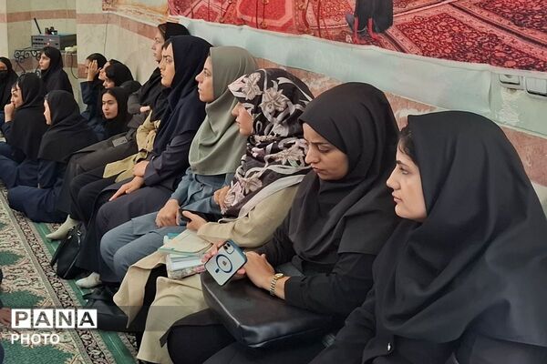 همایش برنامه ریزی درسی و مشاوره تحصیلی در دبیرستان بنت‌الهدی بهارستان دو