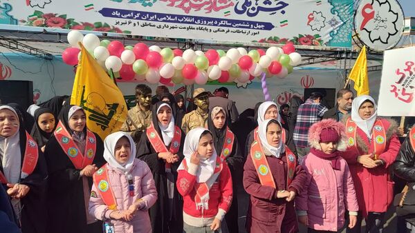 نوای دلنشین گروه سرود پیشتازان، روحی تازه در جشن انقلاب