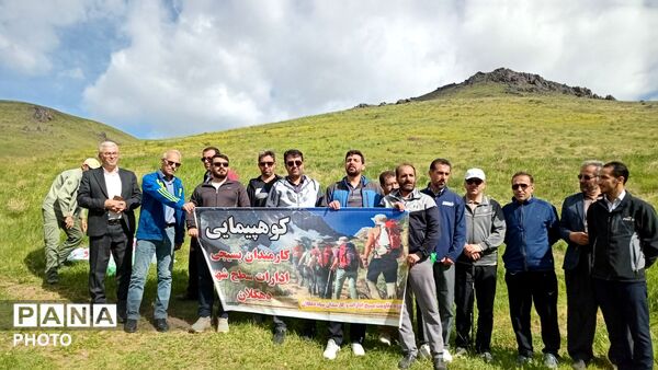 همایش پیاده‌روی ادارات در شهرستان دهگلان