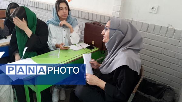 هدایت تحصیلی دانش آموزان پایه نهم دبیرستان میثاق منطقه تبادکان مشهد